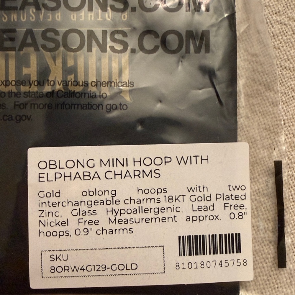 8 other reasons Oblong mini hoop with Elphaba charms - Picture 4 of 6